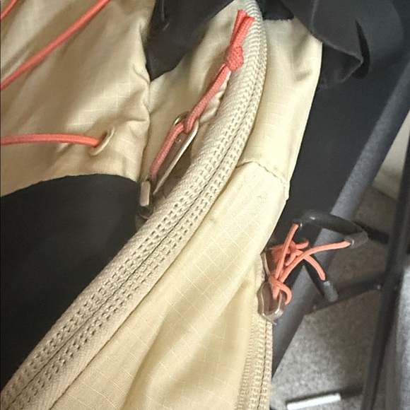 The North Face Borealis Backpack Tan Black FlexVent - Picture 4 of 7